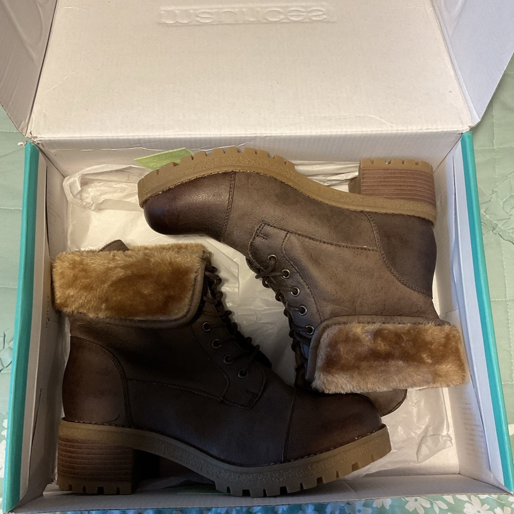 BRAND NEW Maurices Brown Boots Size 10